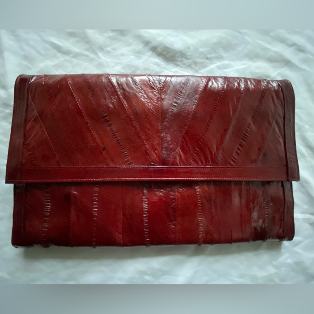 GORGEOUS OXBLOOD EEL-SKIN CLUTCH